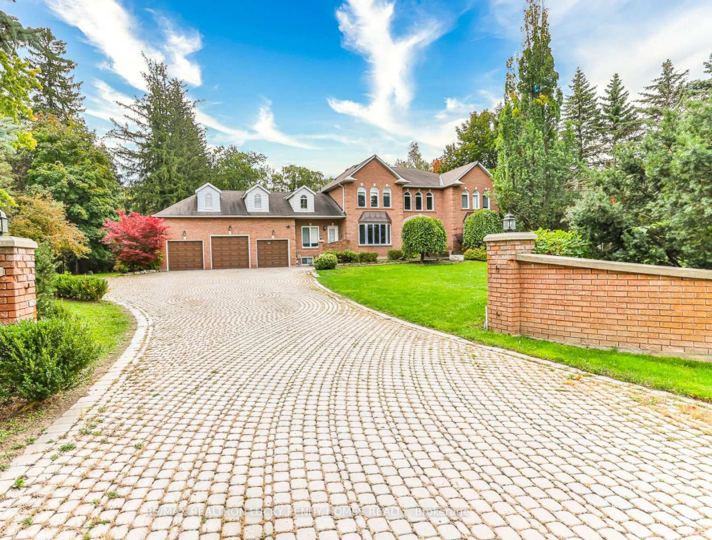 Markham estate photo 1