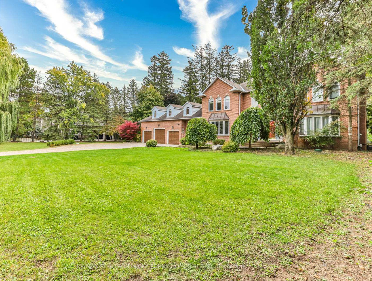 Markham estate photo 3