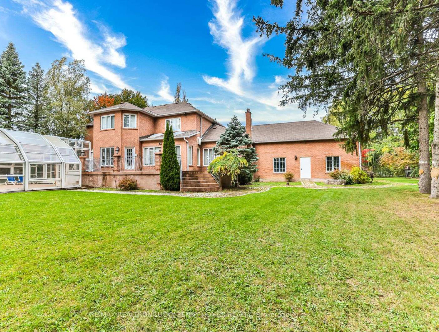 Markham estate photo 10